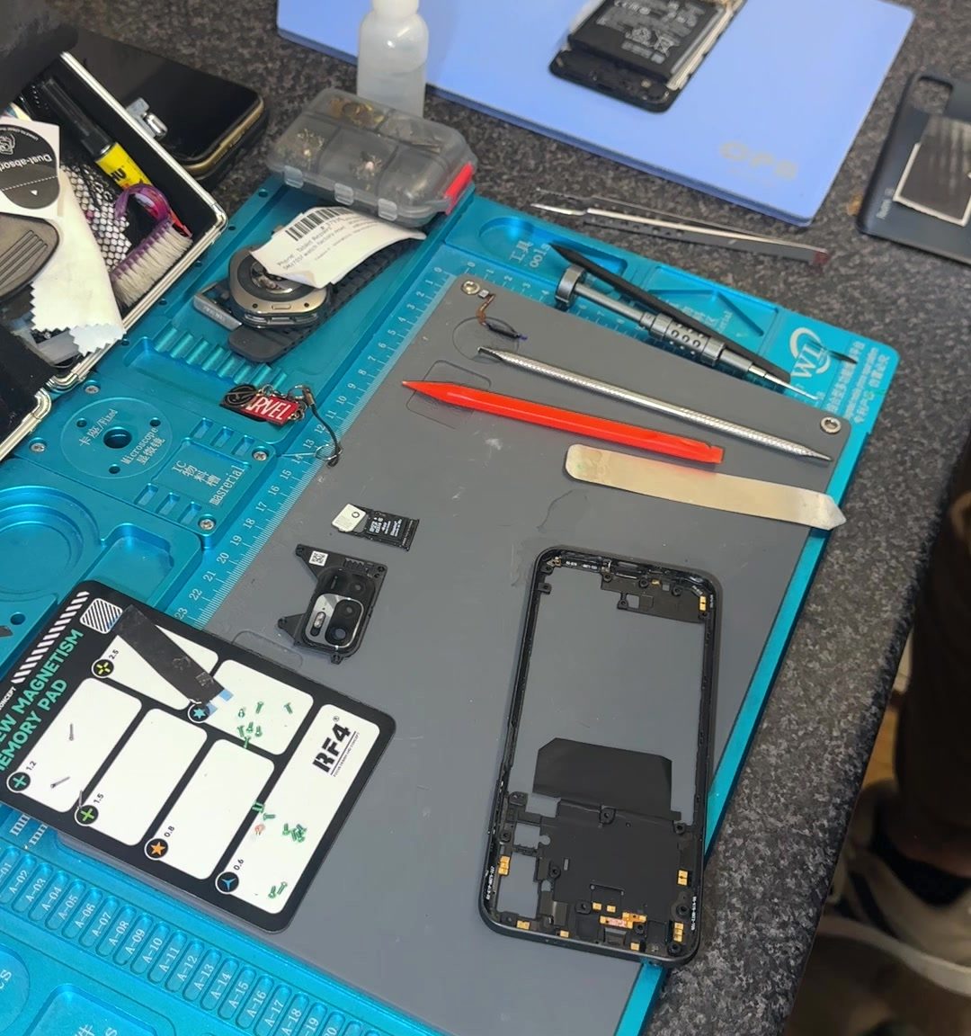 Phone teardown, parts kept in order